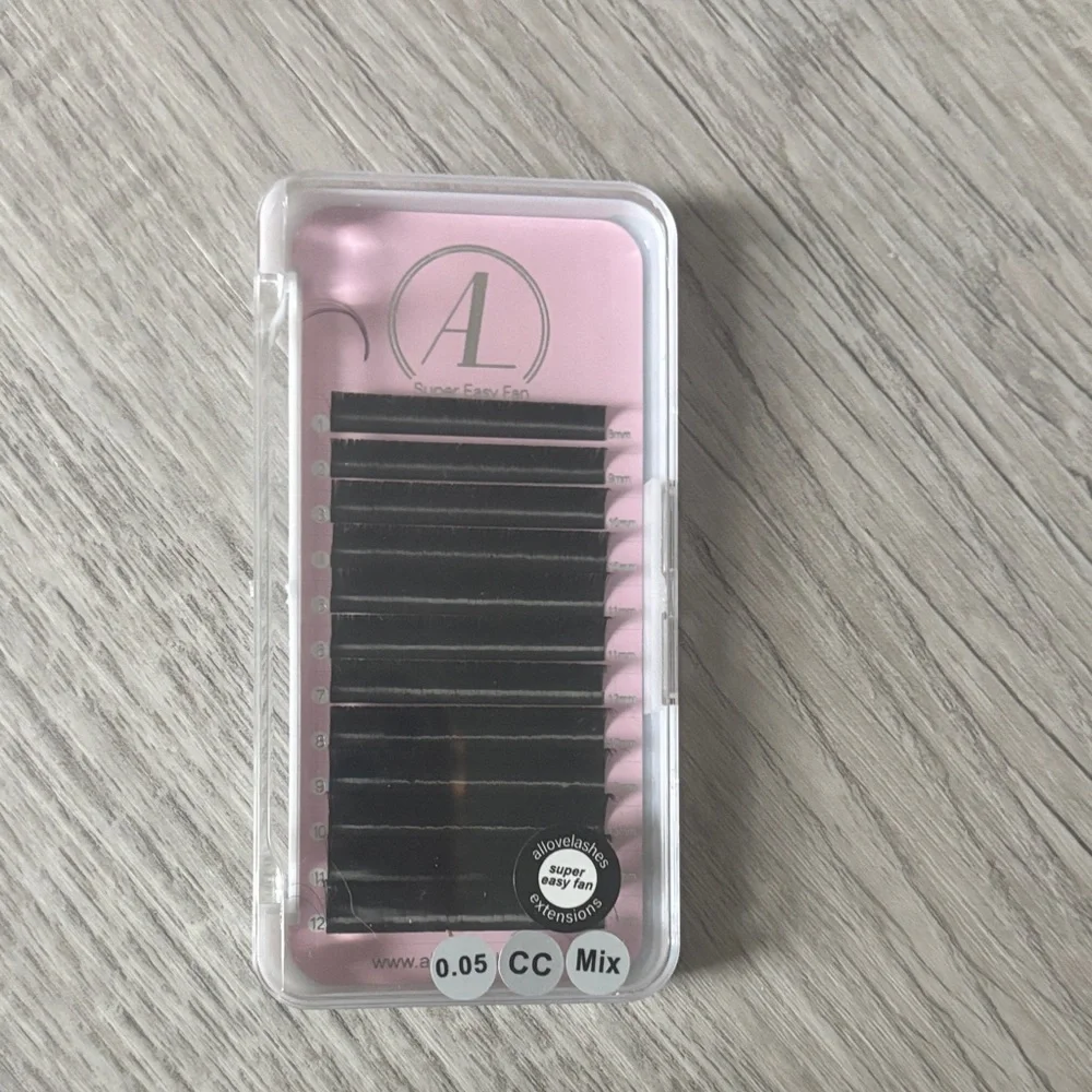 Premium Black Eyelash Extensions - Picture 1 of 1
